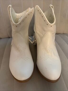 White Star-Embroidered Western Ankle Boots